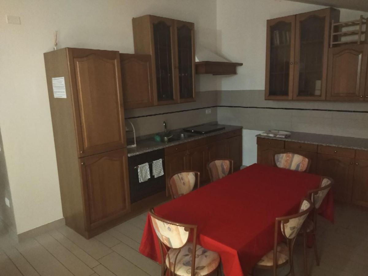 Room In Guest Room - Single Room Between Padua And Chioggia Brugine Exteriör bild